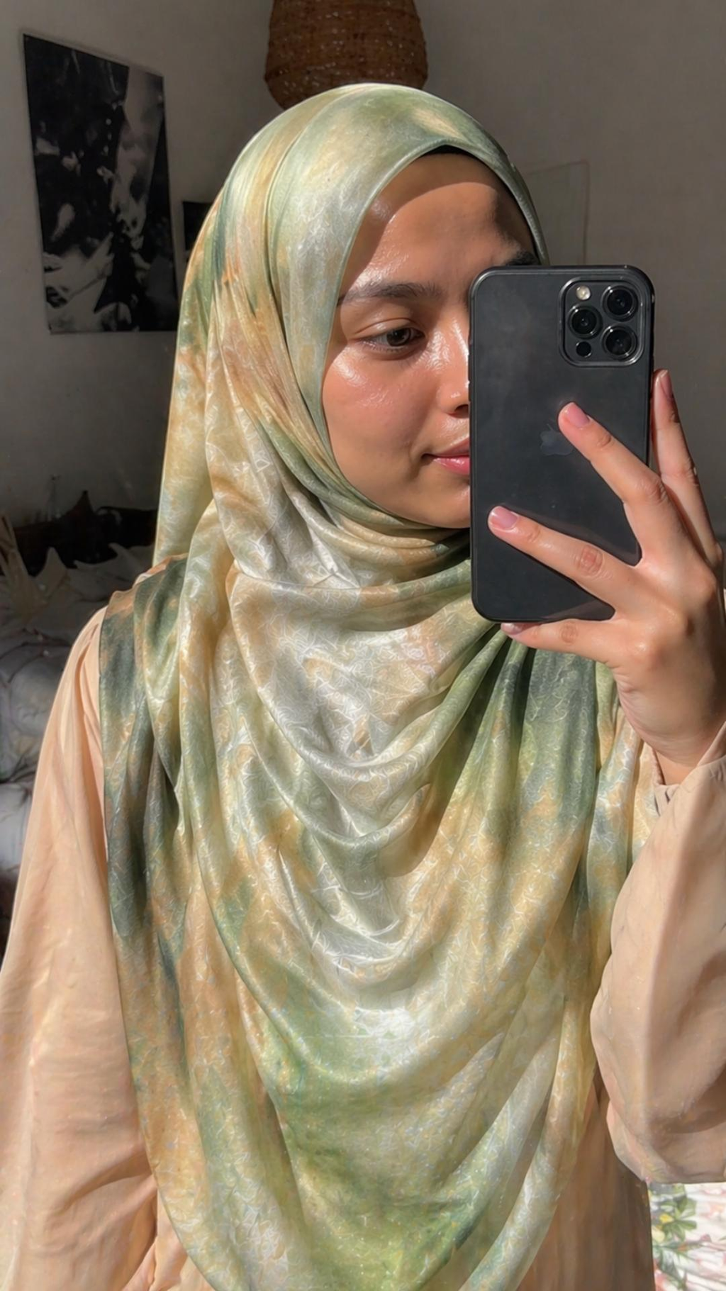 RY03 Watercolor Gradient Hijab Shawl – Ombre Green Ethnic Women's Head Scarf (80×180cm)