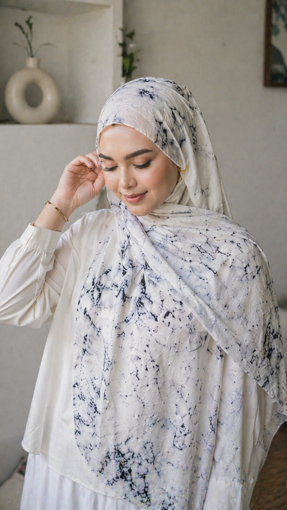 RY07 Marble Print Hijab Shawl – White & Black Watercolor Women's Head Scarf (80×180cm)