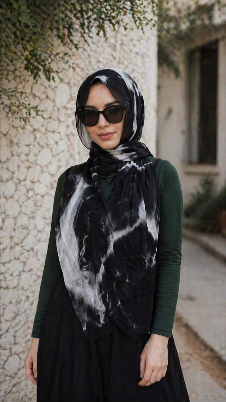 RY08 Black Marble Ink Wash Hijab Shawl – Bold Watercolor Women's Head Scarf (80×180cm)