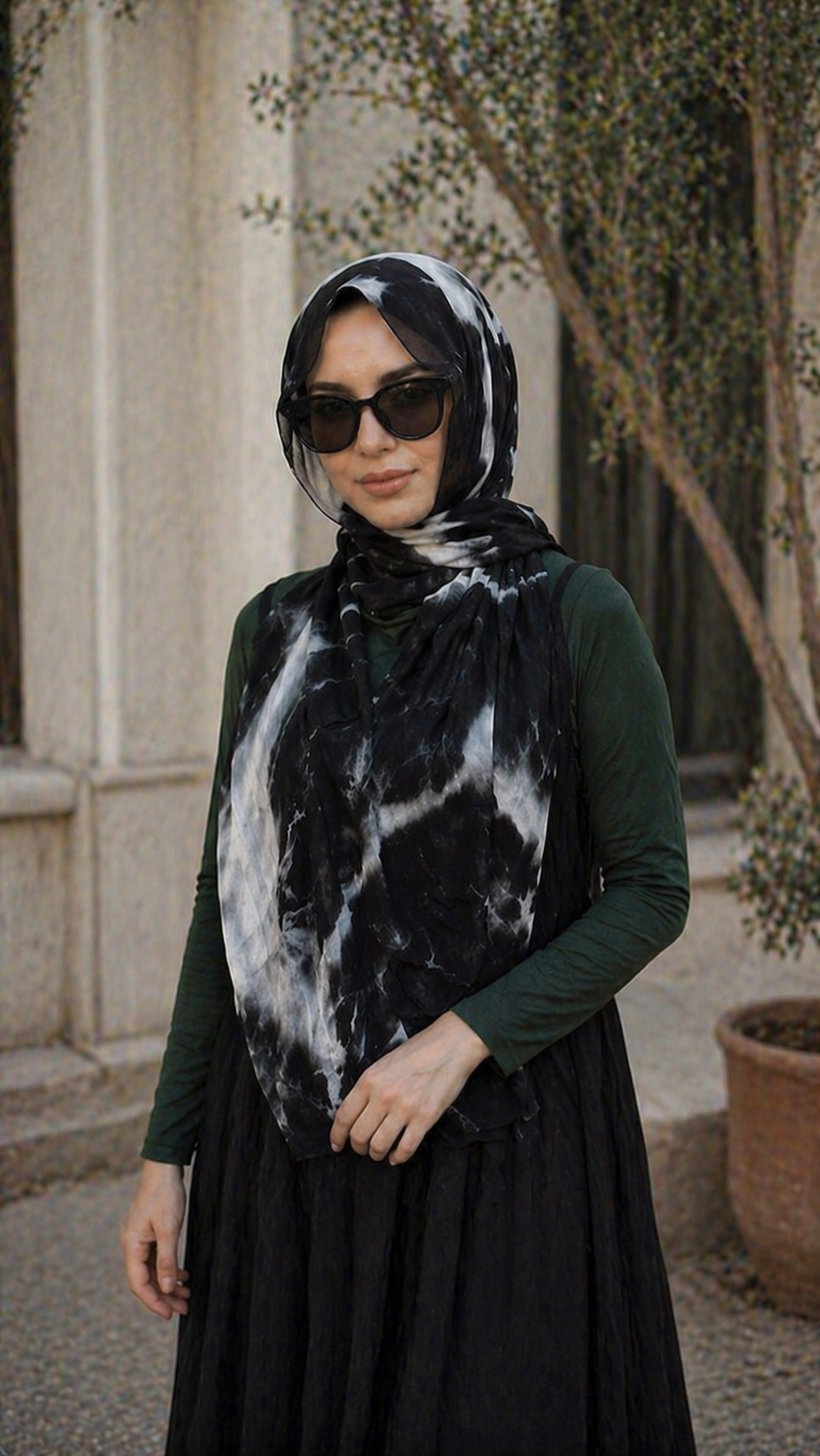RY08 Black Marble Ink Wash Hijab Shawl – Bold Watercolor Women's Head Scarf (80×180cm)
