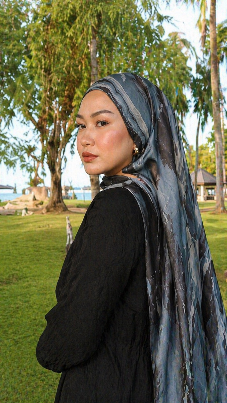 RY20 Stormy Blue Grey Marble Flow Hijab Shawl – Steel & Charcoal Watercolor Women's Head Scarf (80×180cm)