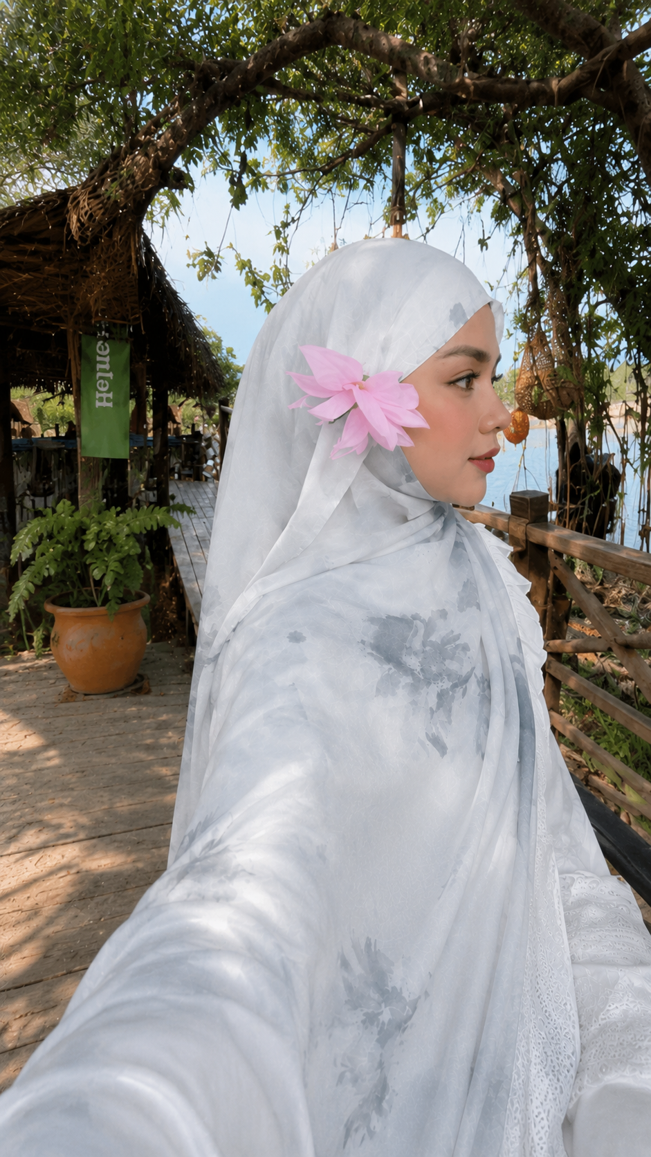 RY36 White Ink Wash Floral Hijab Shawl – Grey Blue Botanical Watercolor Women's Head Scarf (80×180cm)