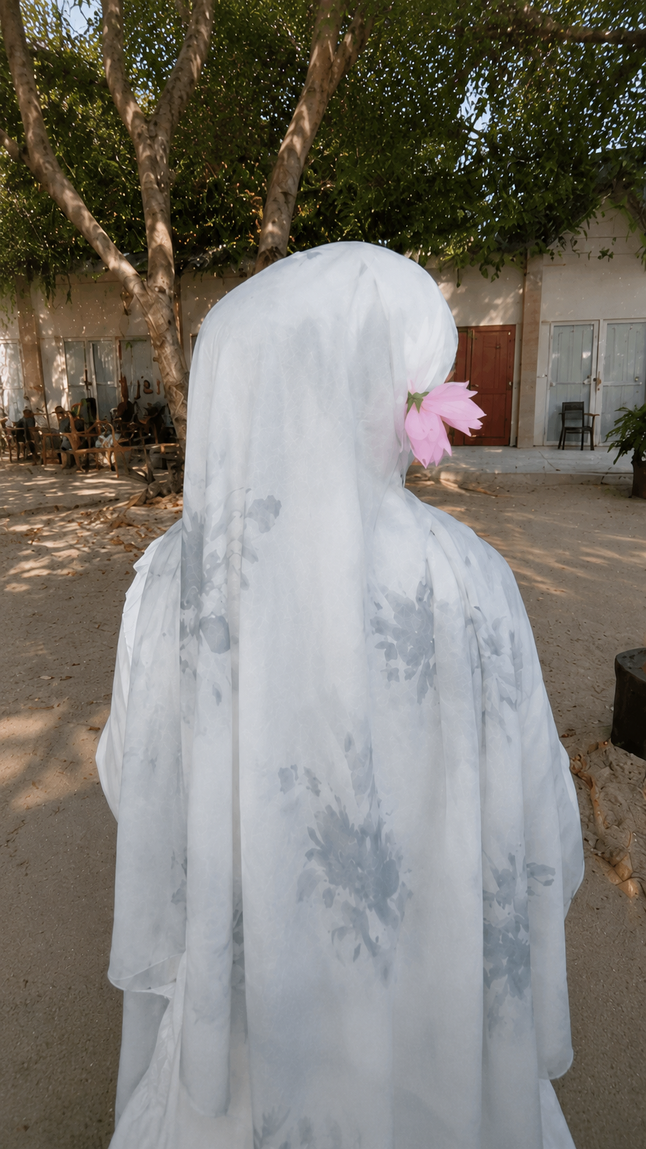 RY36 White Ink Wash Floral Hijab Shawl – Grey Blue Botanical Watercolor Women's Head Scarf (80×180cm)
