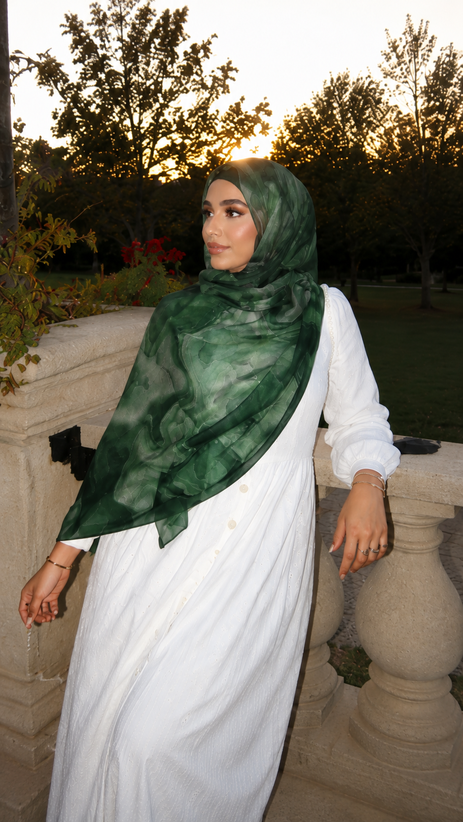 RY44 Forest Green Marble Ink Hijab Shawl – Emerald Watercolor Women's Head Scarf (80×180cm)