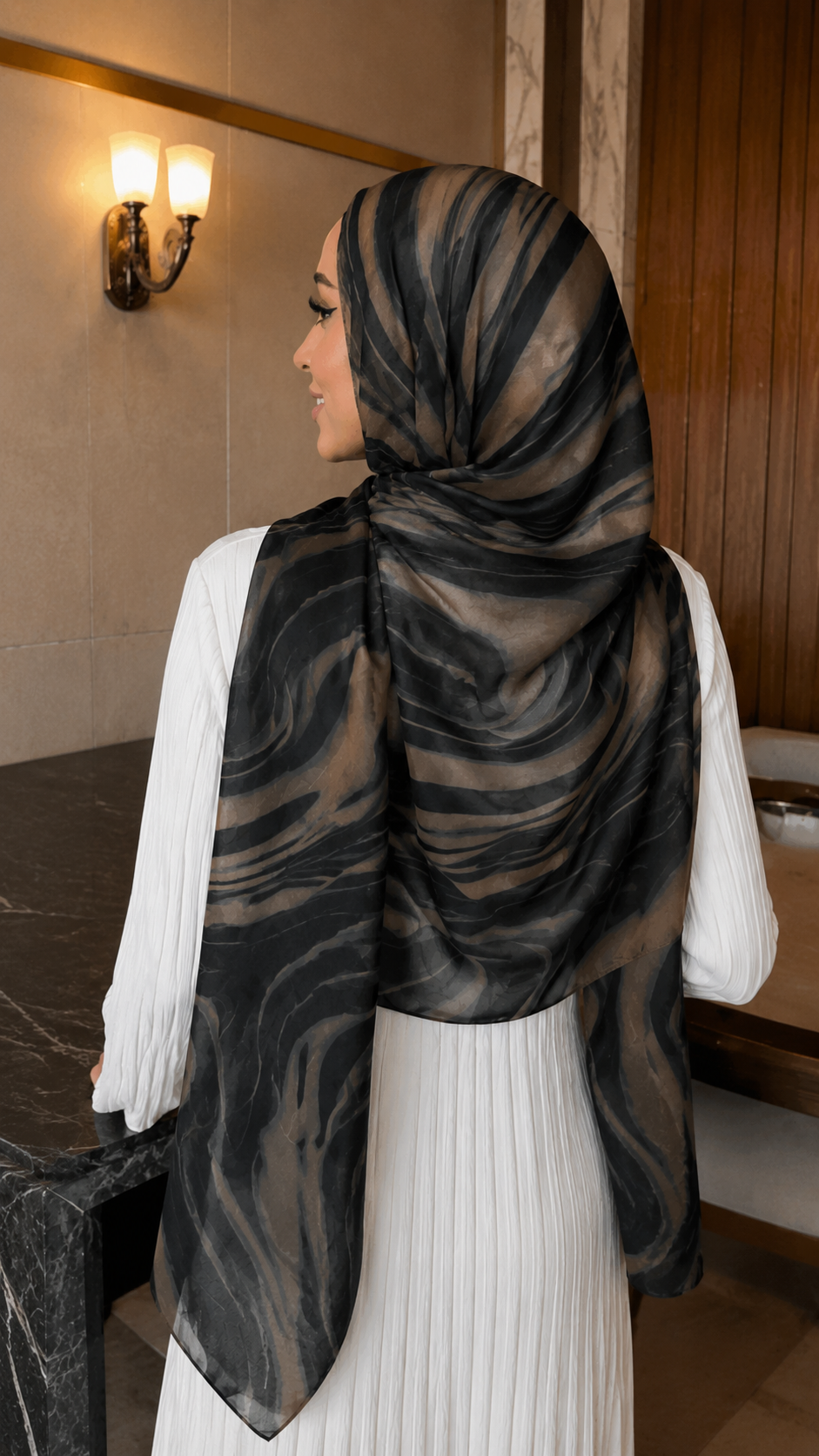 RY62 Black Grey Wave Stripe Hijab Shawl – Liquid Flow Watercolor Women's Head Scarf (80×180cm)
