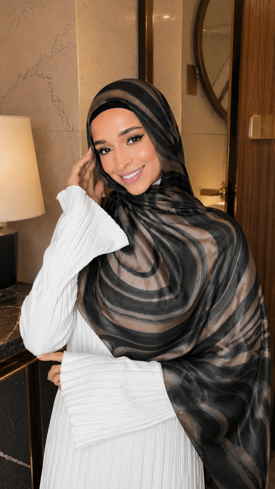 RY62 Black Grey Wave Stripe Hijab Shawl – Liquid Flow Watercolor Women's Head Scarf (80×180cm)