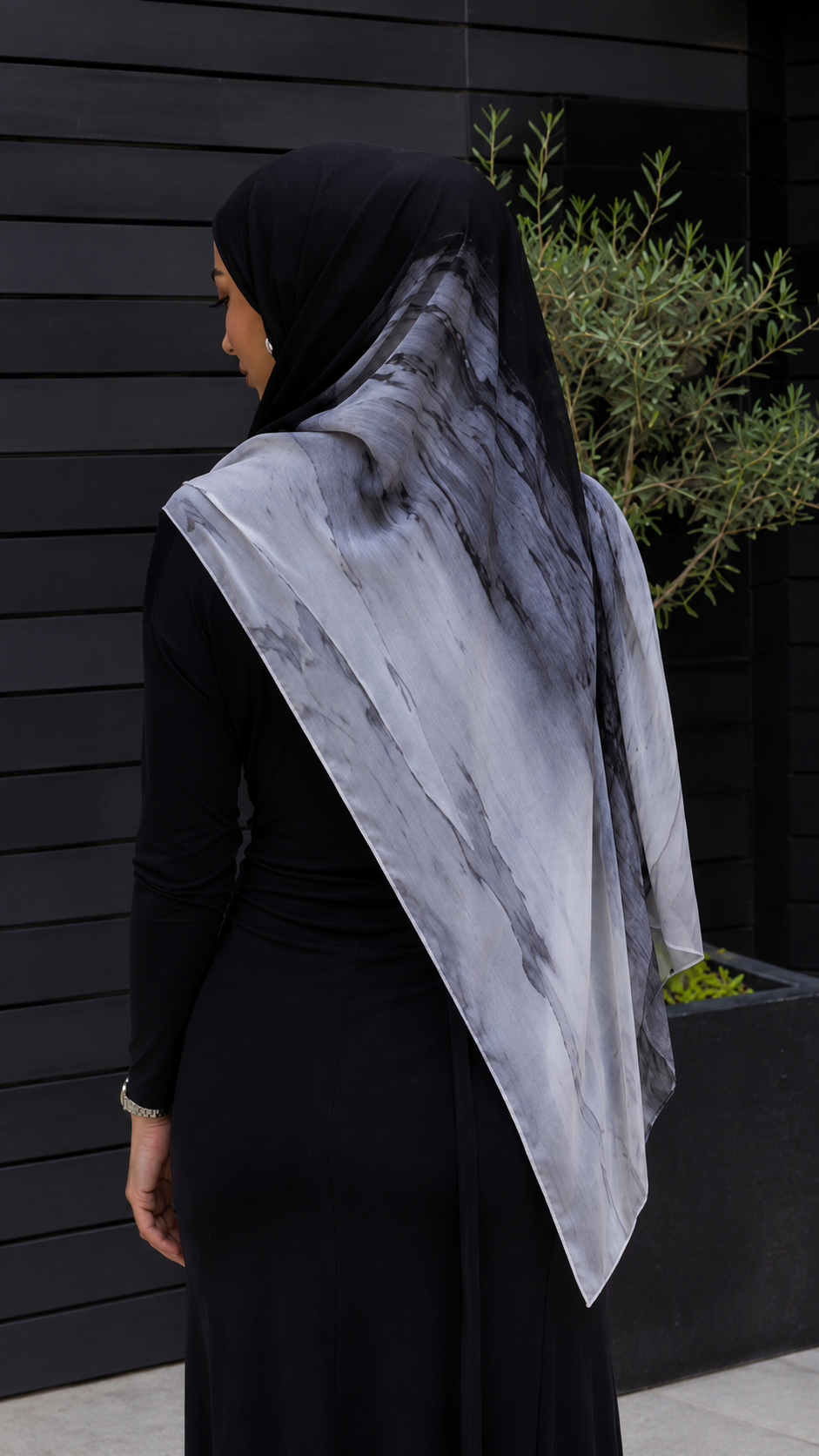 RY69 Black to White Marble Ink Flow Hijab Shawl – Storm Watercolor Women's Head Scarf (80×180cm)
