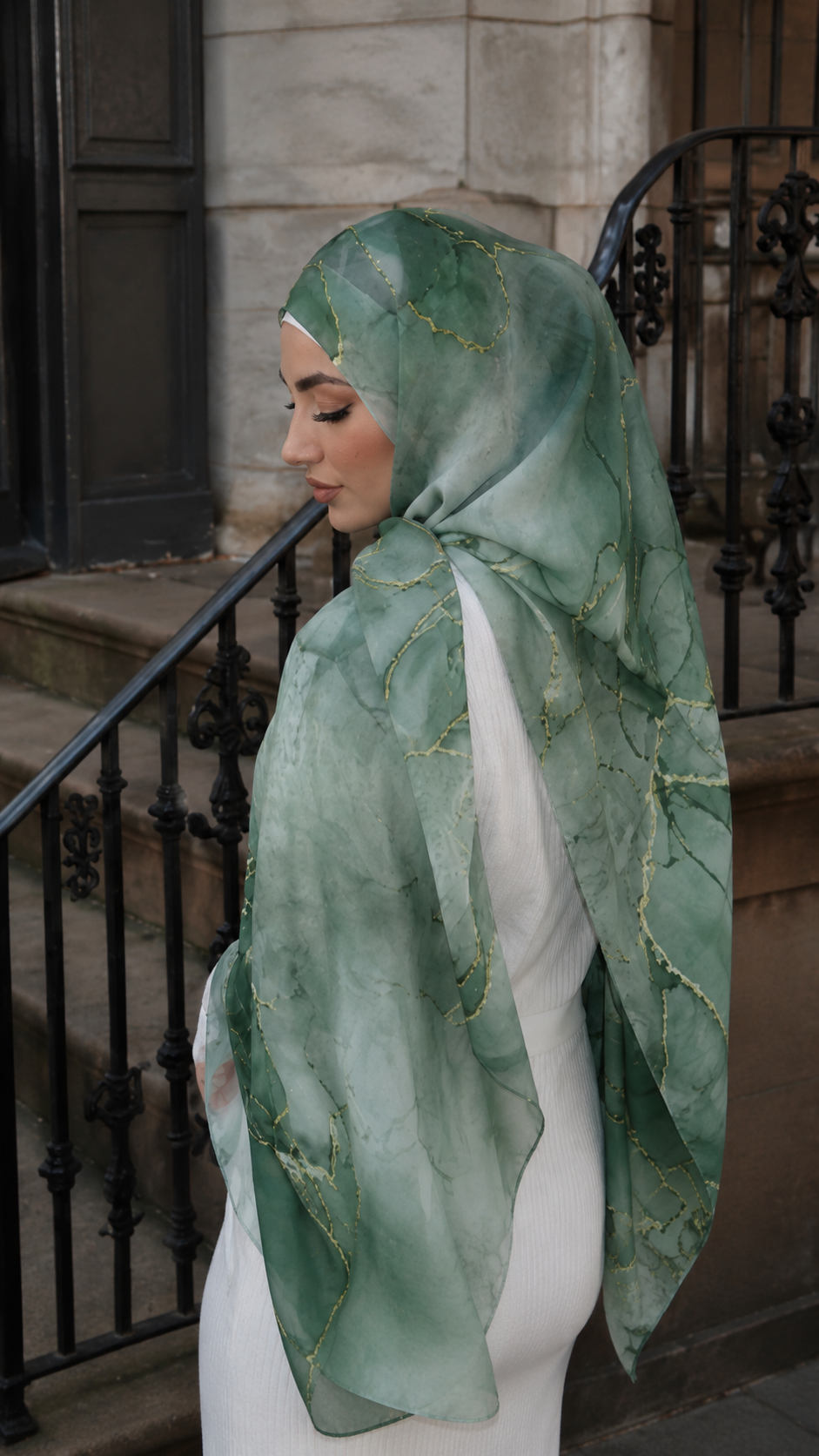 RY70 Moss Green Gold Leaf Vein Tropical Hijab Shawl – Botanical Watercolor Women's Head Scarf (80×180cm)