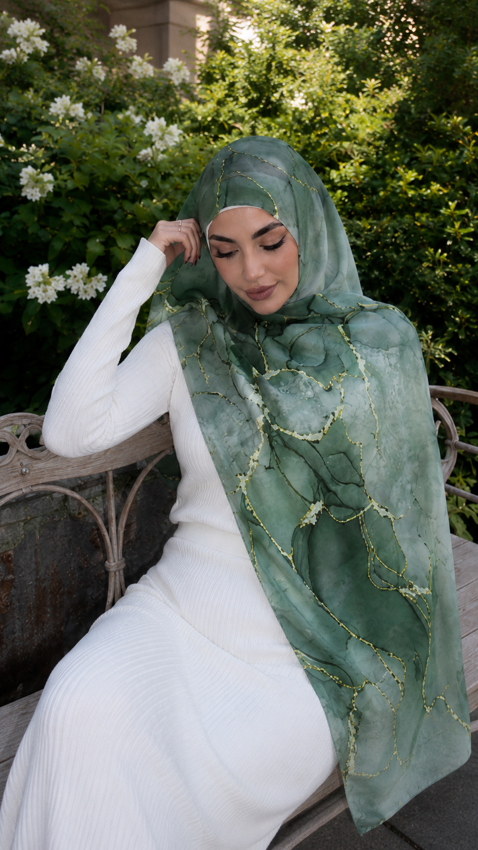 RY70 Moss Green Gold Leaf Vein Tropical Hijab Shawl – Botanical Watercolor Women's Head Scarf (80×180cm)