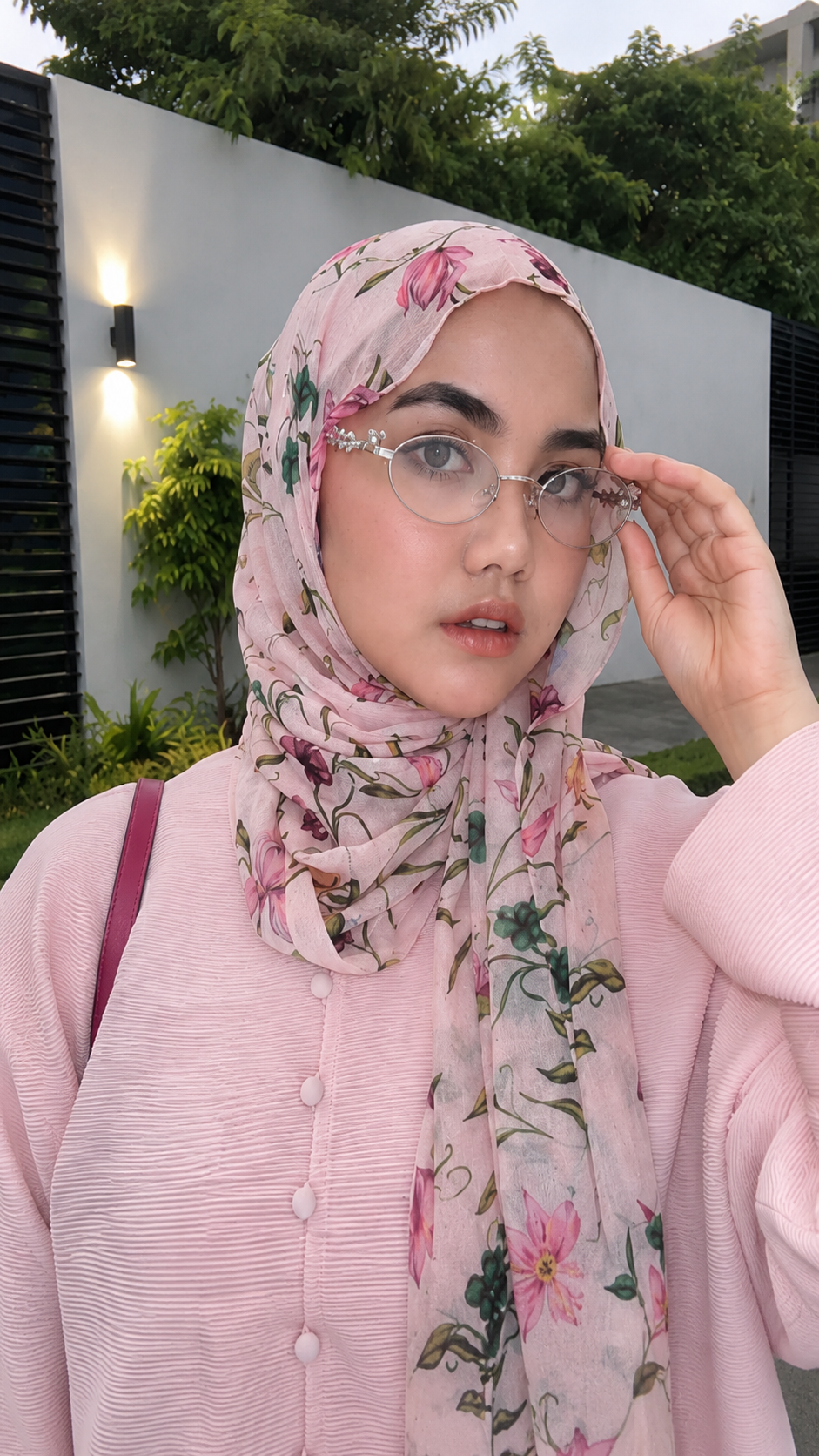 RY82 Blush Pink Rose Floral Vine Hijab Shawl – Botanical Garden Women's Head Scarf (80×180cm)