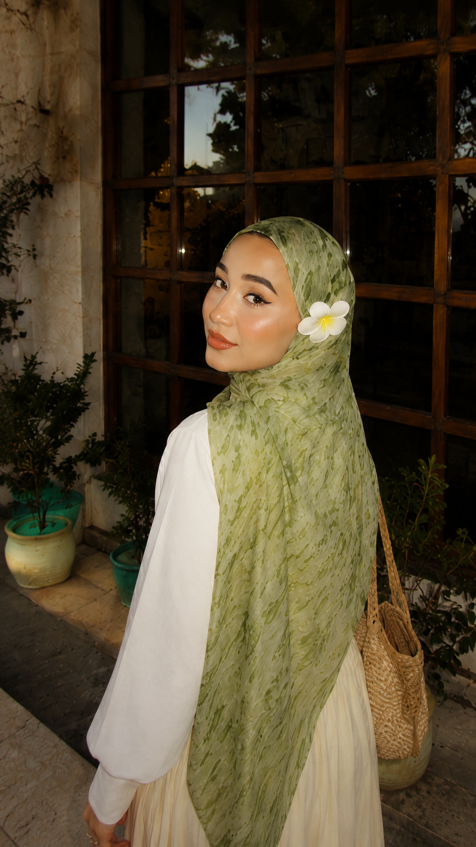 RY84 Olive Green Moss Leaf Speckle Hijab Shawl – Nature Print Women's Head Scarf (80×180cm)