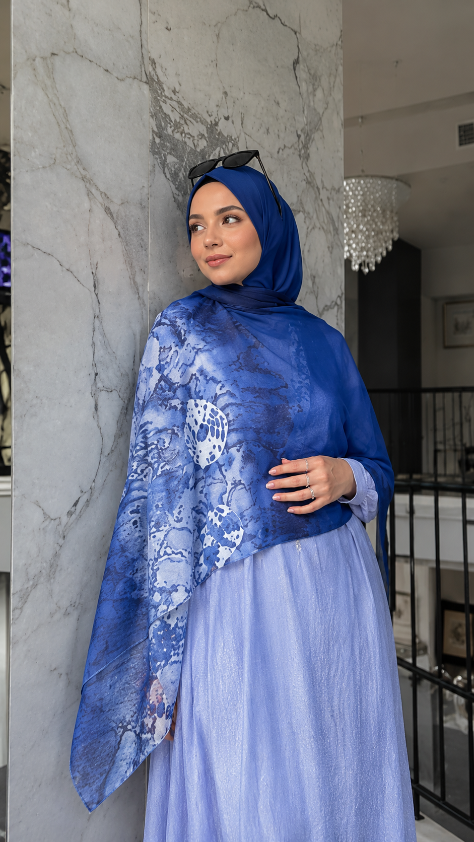 RY110 Royal Blue White Porcelain Map Hijab Shawl – Blue Willow Women's Head Scarf (80×180cm)
