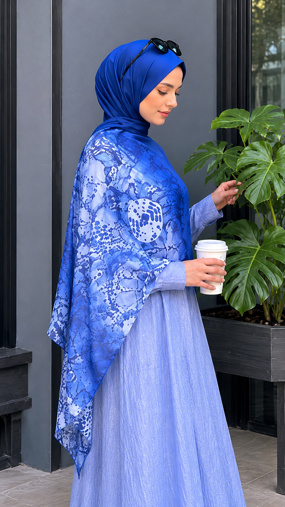 RY110 Royal Blue White Porcelain Map Hijab Shawl – Blue Willow Women's Head Scarf (80×180cm)