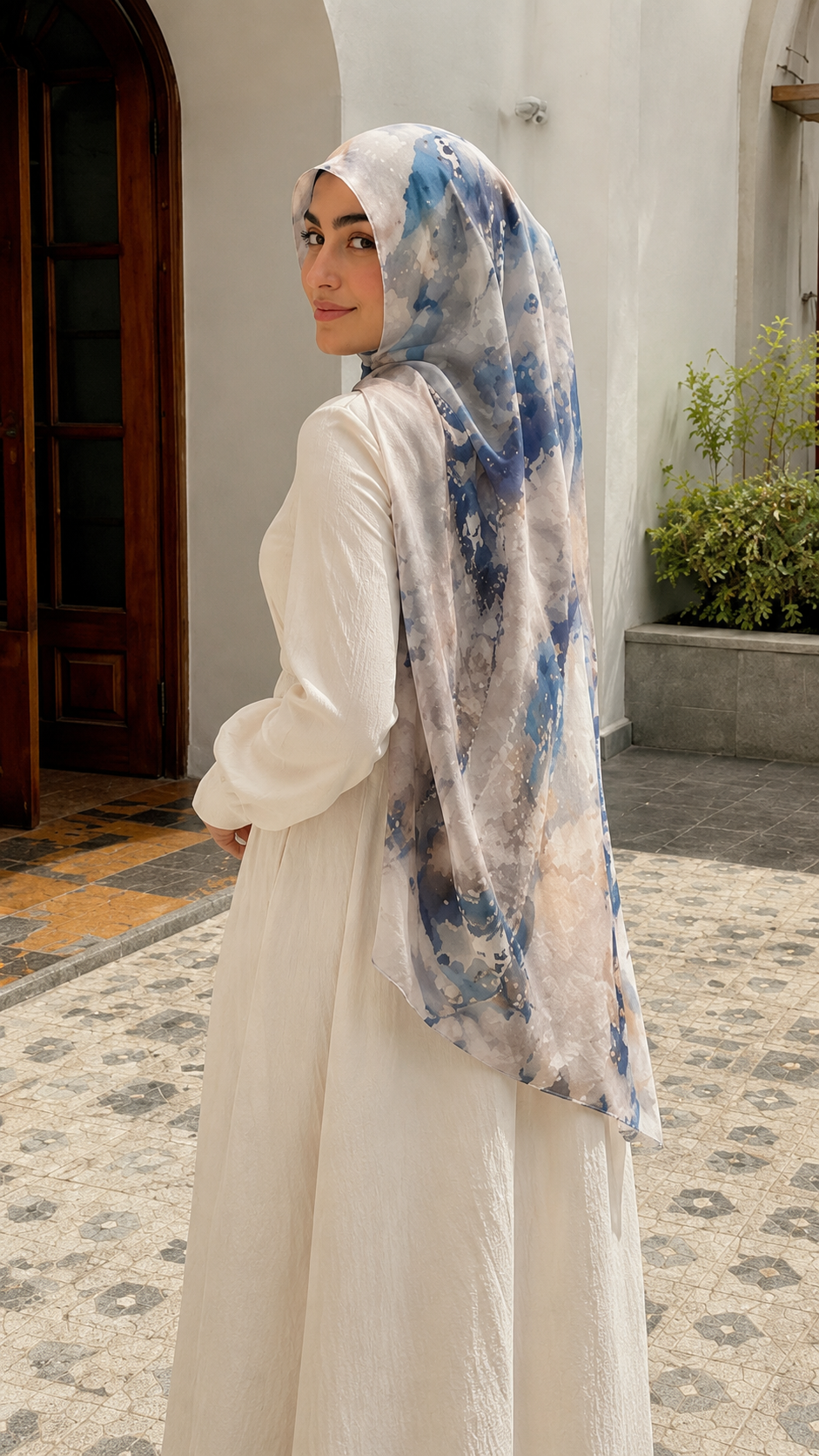 RY119 White Grey Blue Gold Abstract Oil Paint Hijab Shawl – Impressionist Women's Head Scarf (80×180cm)