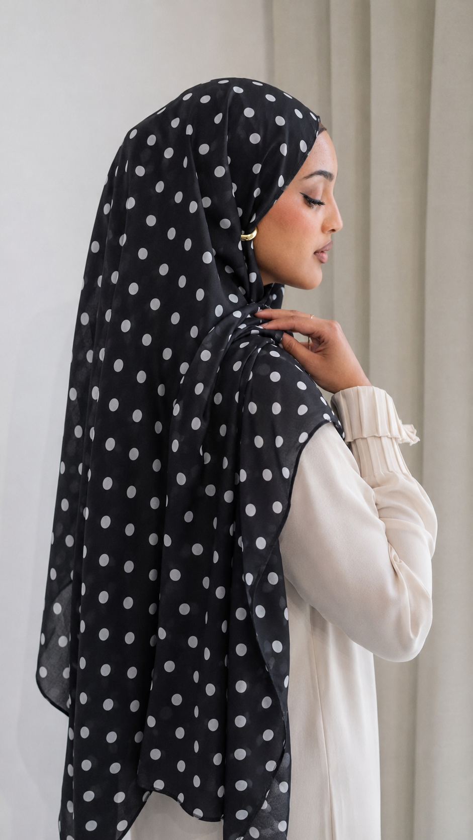 RY221 Black Polka Dot Printed Liquid Jersey Hijab – Soft Premium Drape Scarf