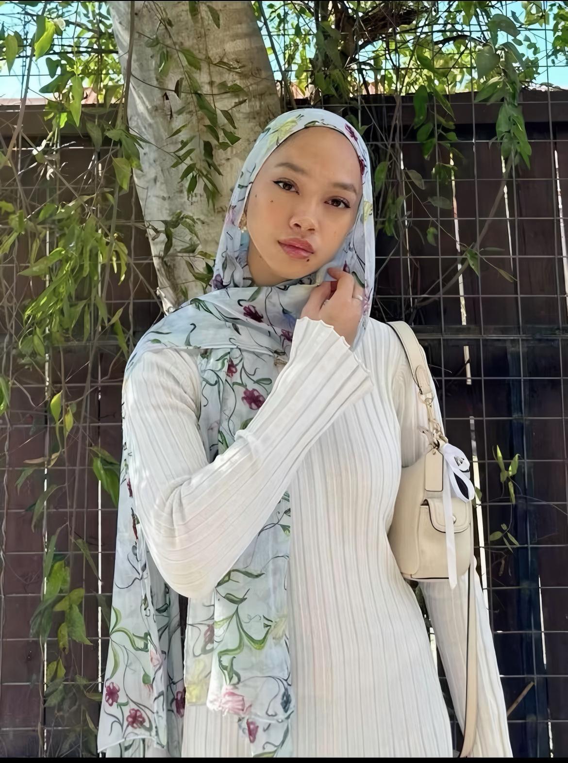 RY151 White Blue Green Purple Watercolor Vine Floral Hijab Shawl – Garden Women's Head Scarf (80×180cm)