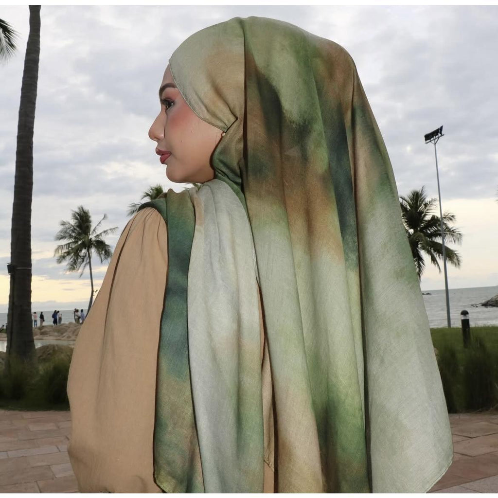 RY03 Watercolor Gradient Hijab Shawl – Ombre Green Ethnic Women's Head Scarf (80×180cm)