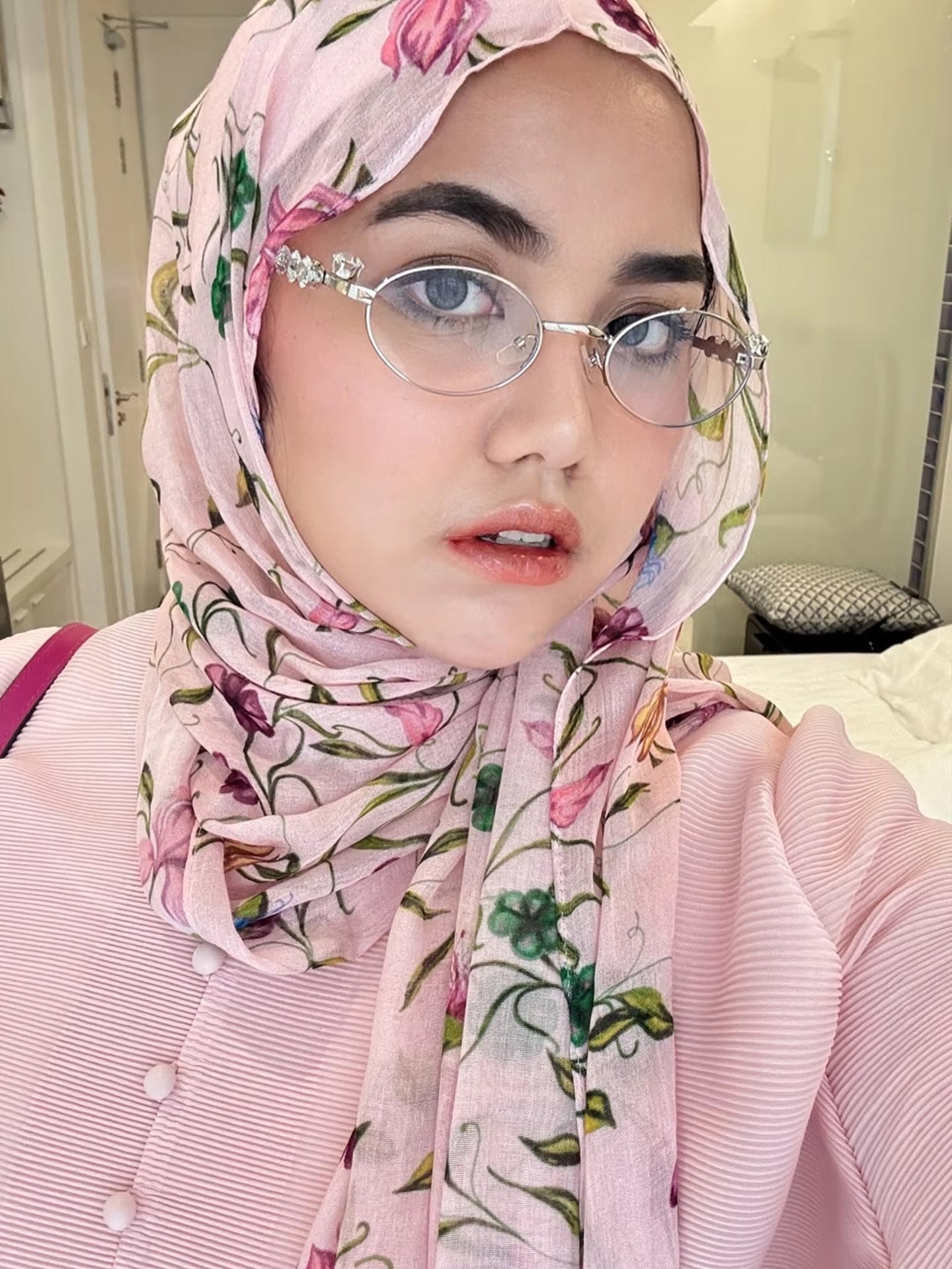RY82 Blush Pink Rose Floral Vine Hijab Shawl – Botanical Garden Women's Head Scarf (80×180cm)