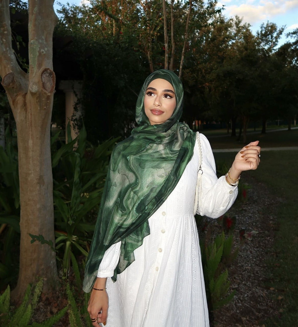 RY44 Forest Green Marble Ink Hijab Shawl – Emerald Watercolor Women's Head Scarf (80×180cm)