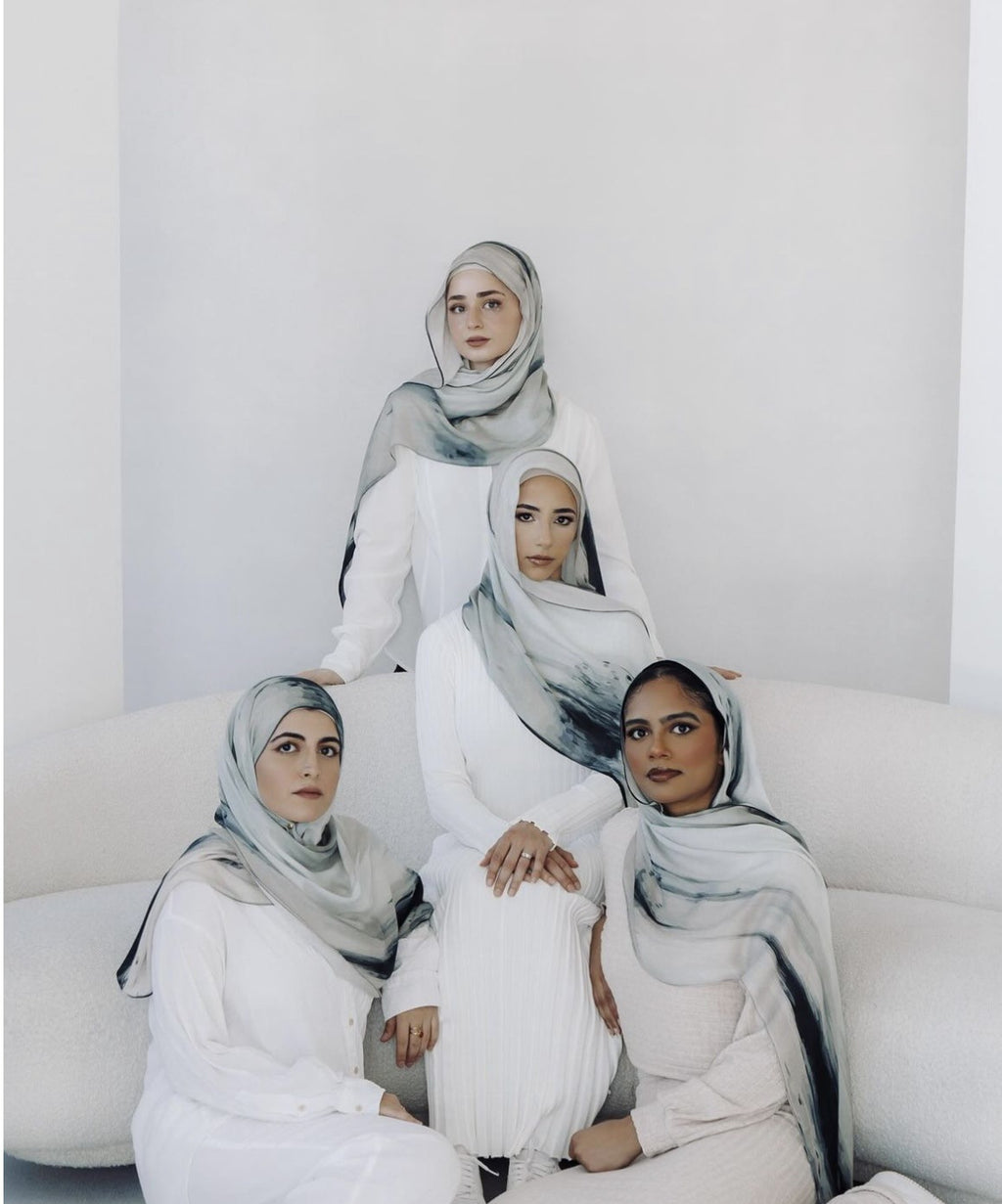 RY48 White Grey Ink Marble Hijab Shawl – Minimalist Watercolor Women's Head Scarf (80×180cm)
