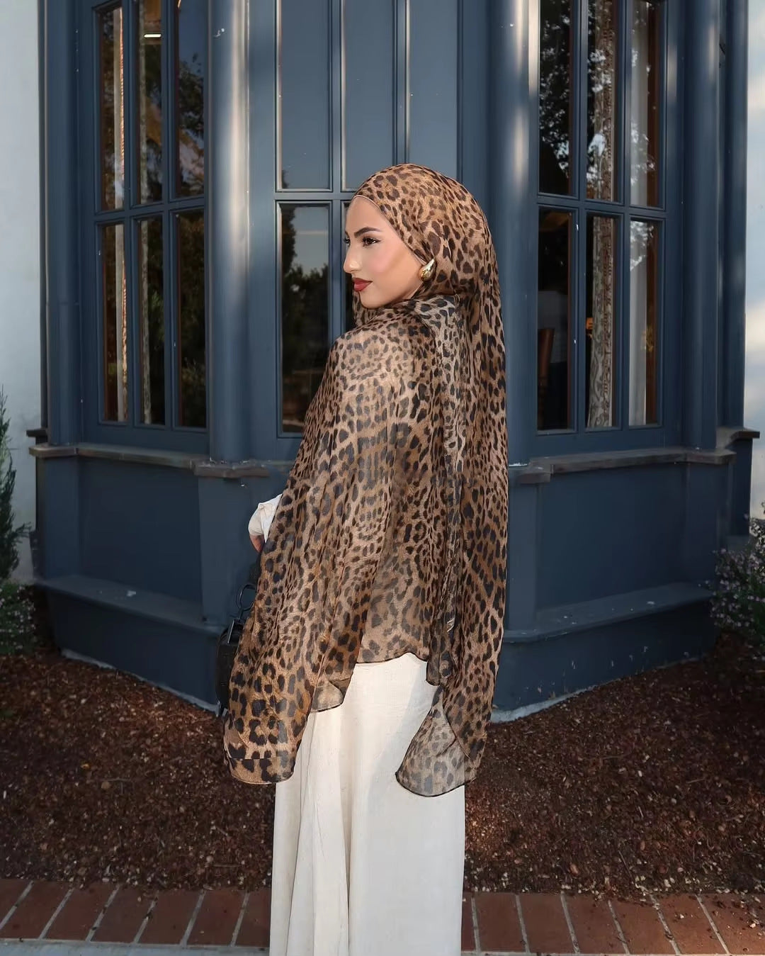 RY23 Leopard Print Hijab Shawl – Caramel Brown & Black Animal Print Women's Head Scarf (80×180cm)