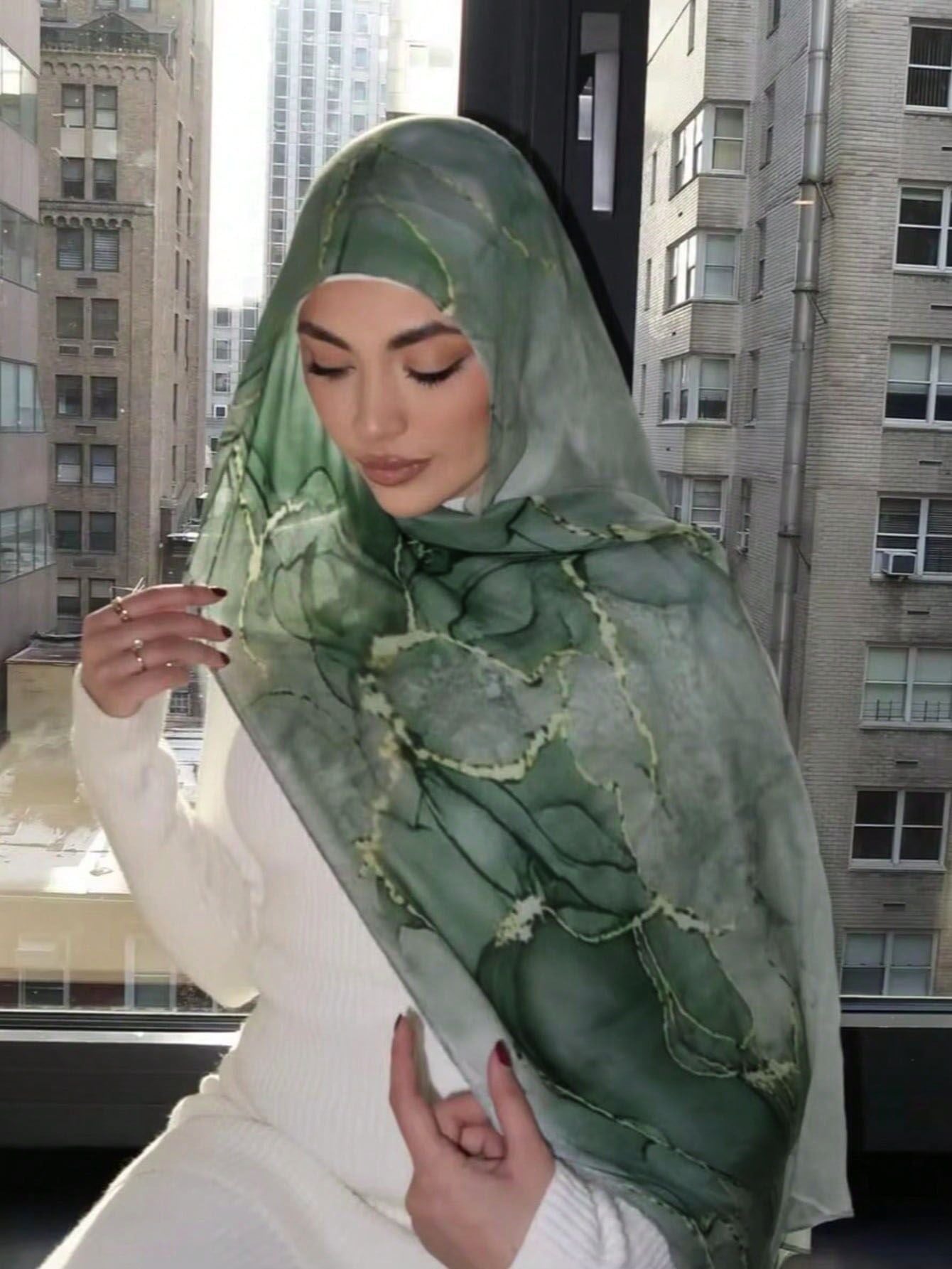 RY70 Moss Green Gold Leaf Vein Tropical Hijab Shawl – Botanical Watercolor Women's Head Scarf (80×180cm)