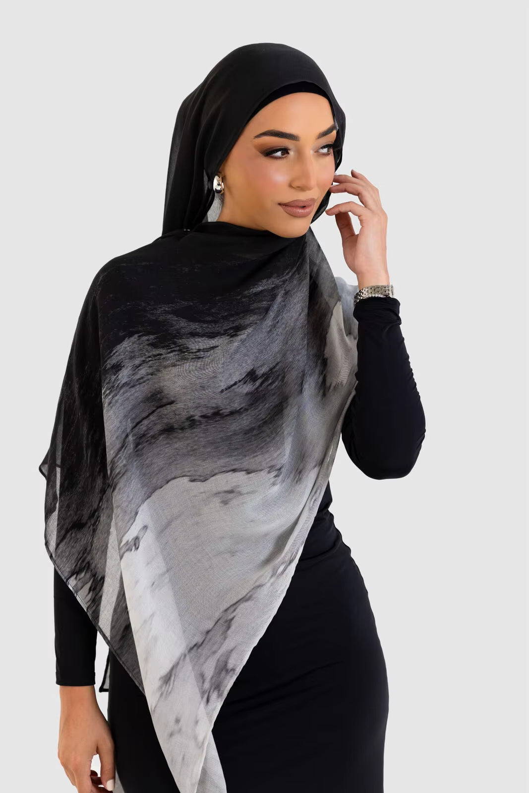 RY69 Black to White Marble Ink Flow Hijab Shawl – Storm Watercolor Women's Head Scarf (80×180cm)