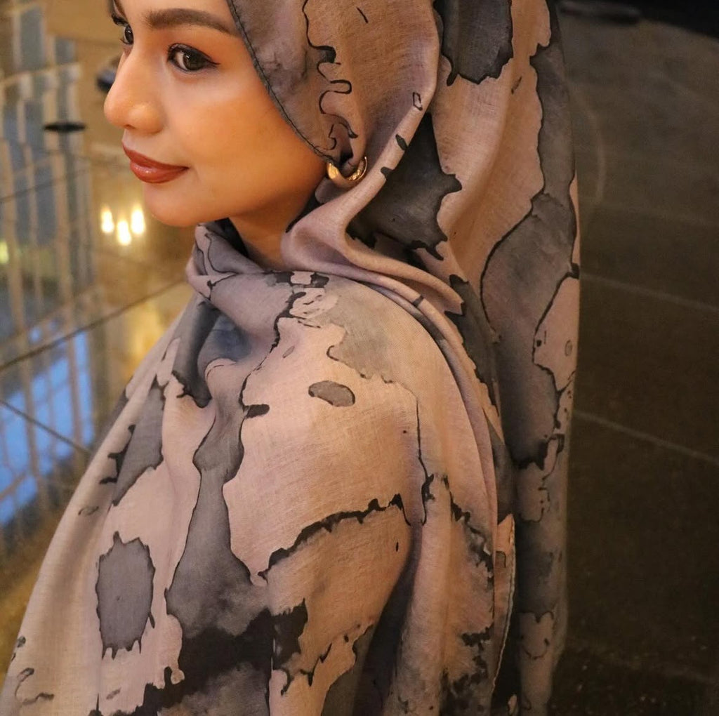 RY21 Mauve Grey Abstract Ink Splash Hijab Shawl – Watercolor Splatter Women's Head Scarf (80×180cm)