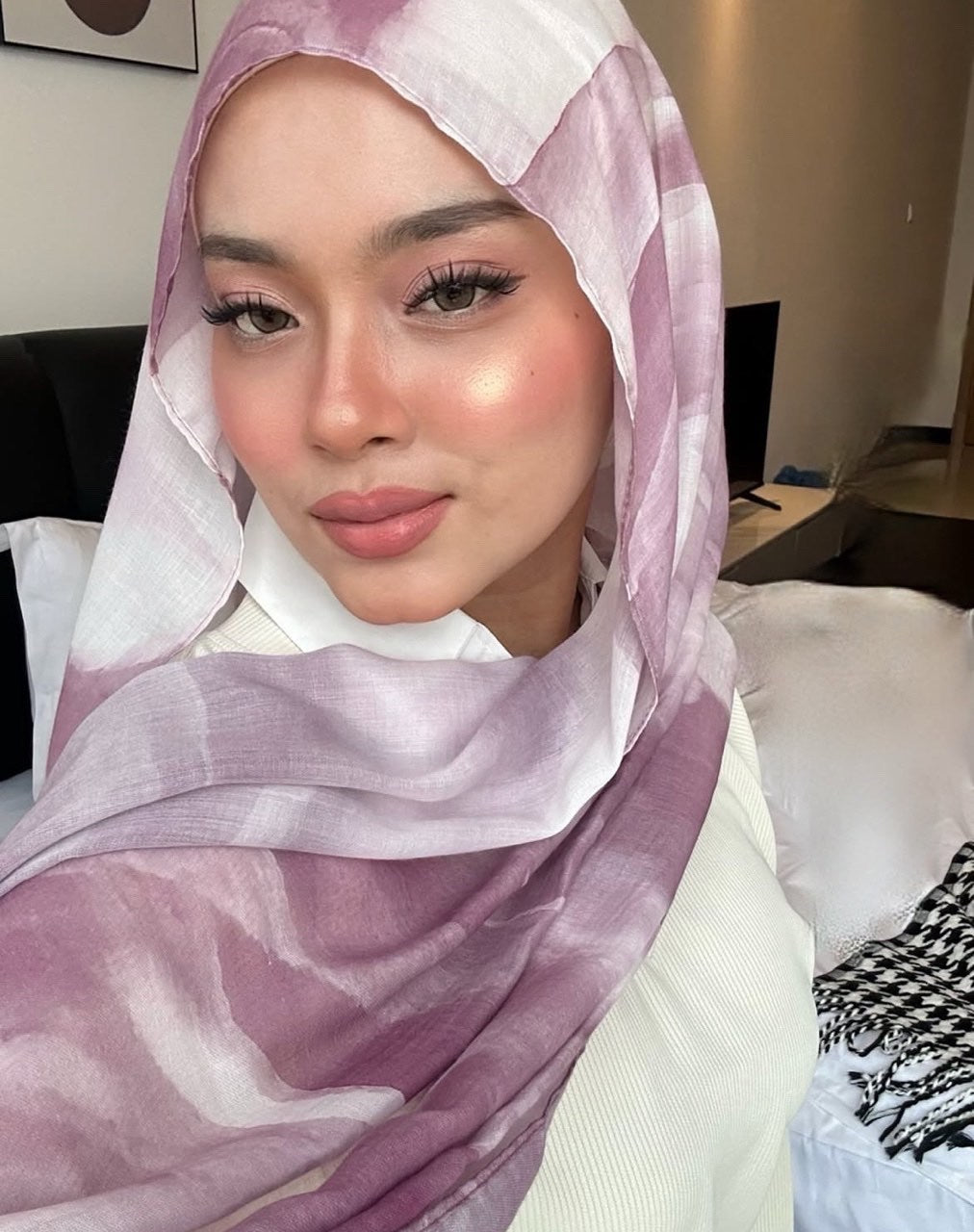 RY15 Lavender Watercolor Gradient Hijab Shawl – Soft Purple & White Women's Head Scarf (80×180cm)